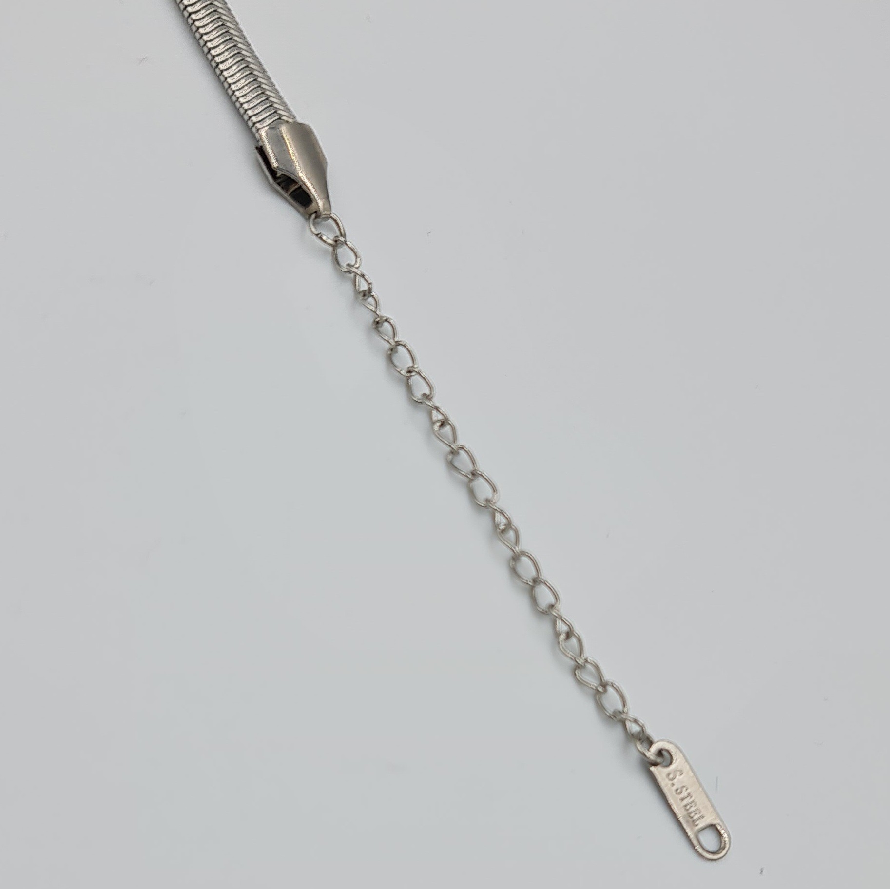 Kelebek Figürlü Gümüş Renk Çelik Bileklik – Nazar Detaylı, Ayarlanabilir Uzunluk (19+6 cm, 5 mm Zincir)