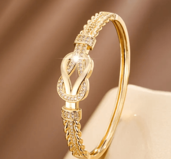 Kadın Gold Renk Taş Detaylı Örgü Form Bileklik – 5.5 cm Zarif Tasarım