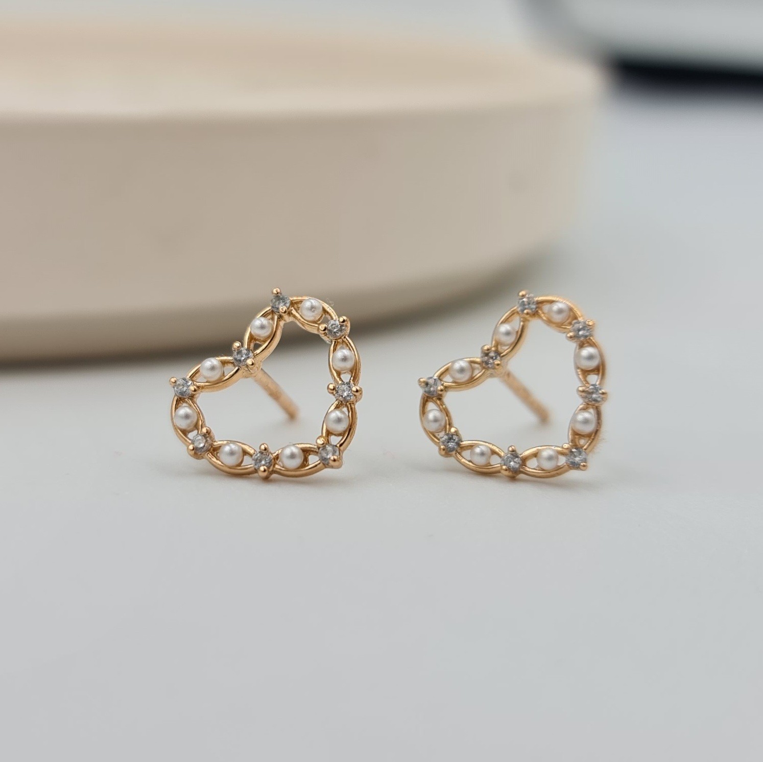 İnci ve Zirkon Taş Detaylı Kalp Küpe – Rose Gold, Xuping, Kararmaz, Suya Dayanıklı, 1 cm