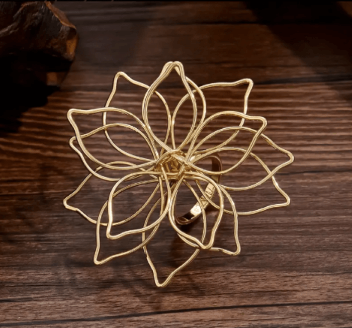 Lotus Çiçeği Formlu Büyük Altın Kaplama Yüzük