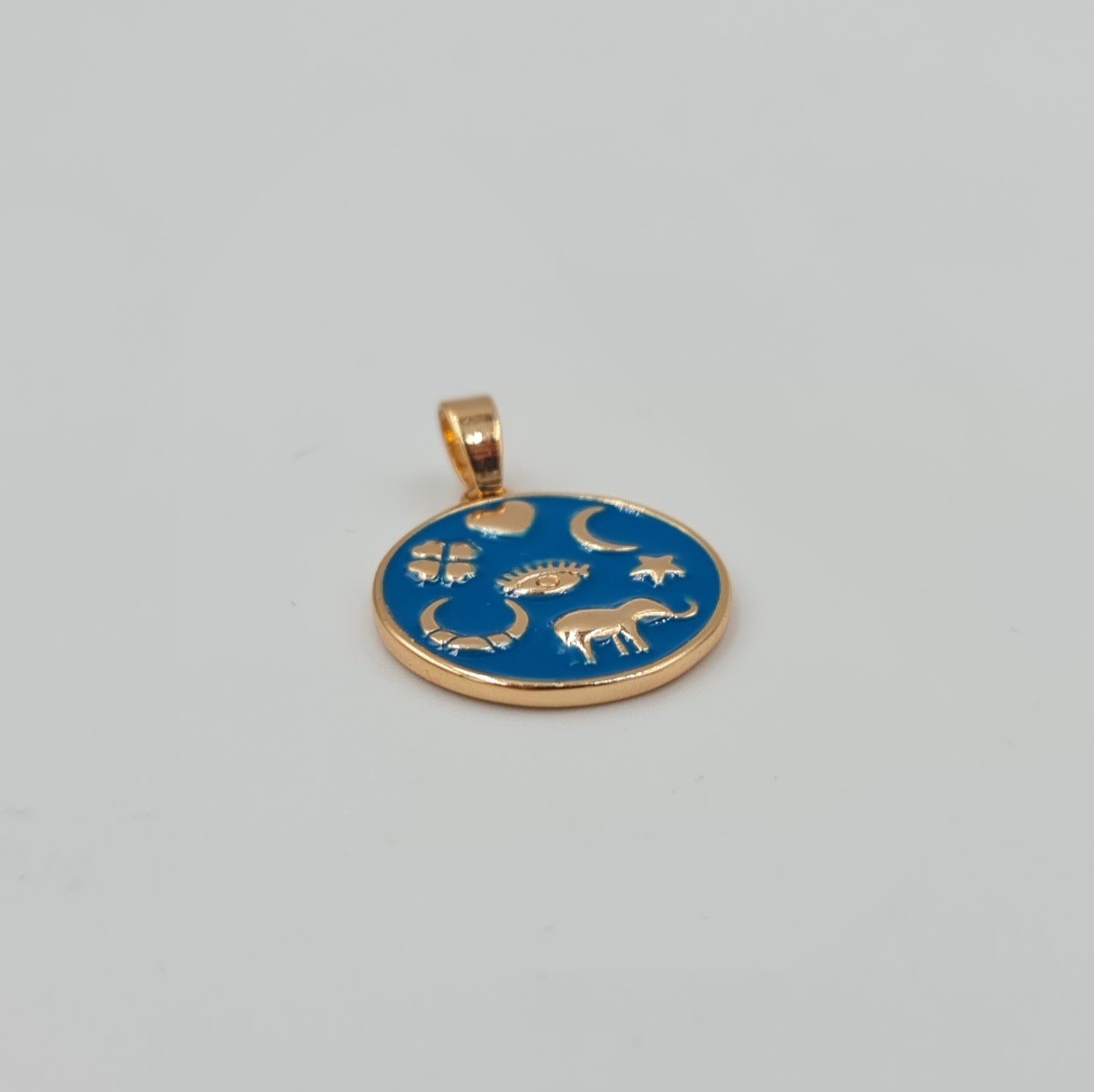 Sembollü Mineli Kolye Ucu – Rose Xuping, Kararmaz, Şans ve Koruma Temalı, 3 mm Halka (2,3 x 1,7 cm)