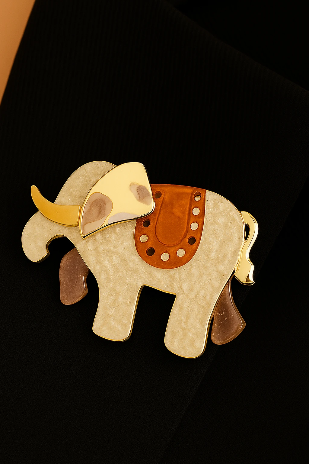 Fil Figürlü Broş