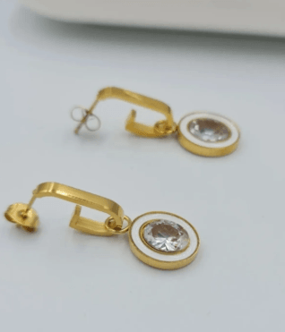 Zirkon Taş Detaylı Altın Renk Sallantılı Halka Küpe – Çelik, 3 cm, Kararmaz, Şık Model