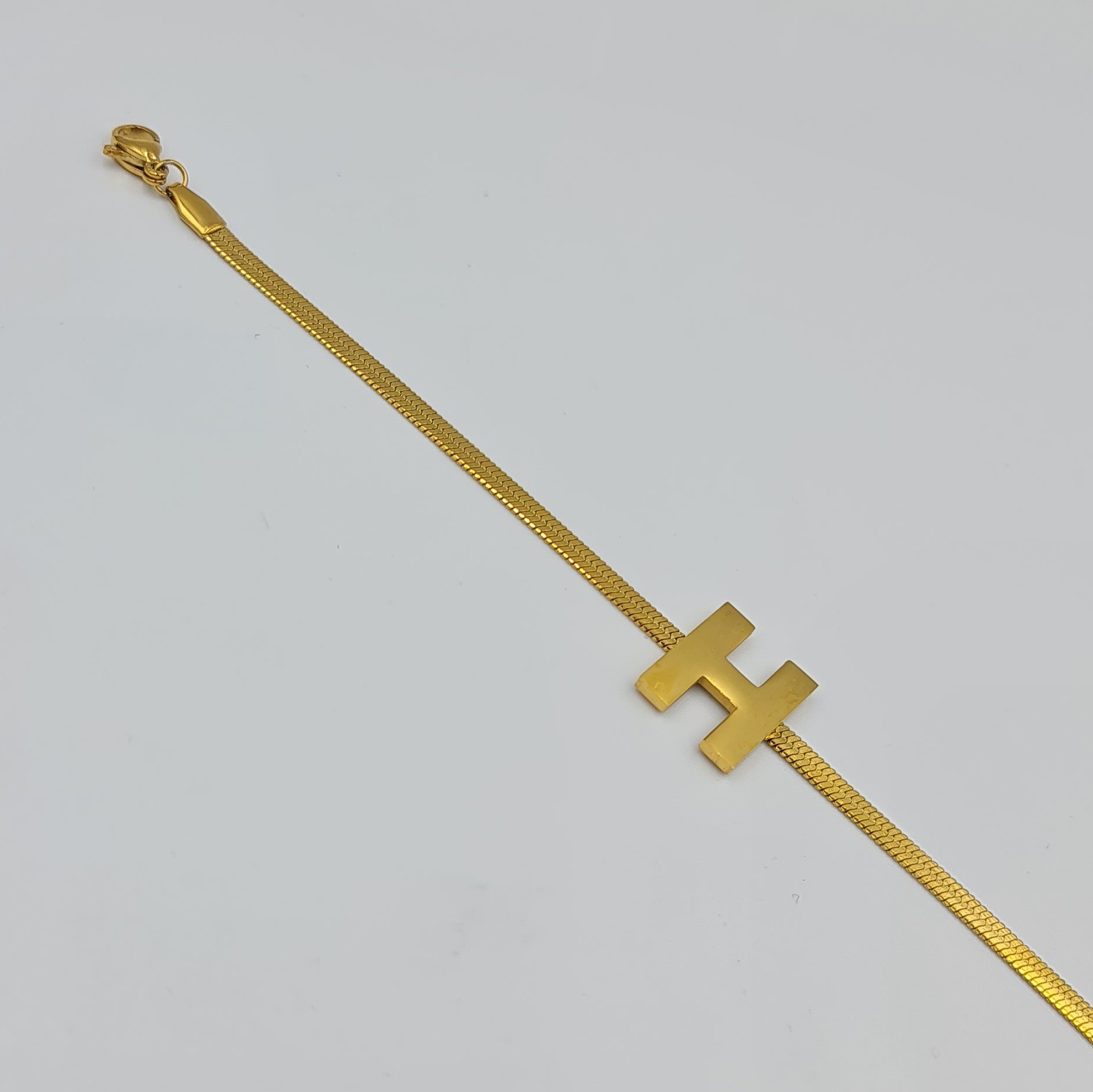 Altın Renk Çelik H Harf Detaylı Ayarlanabilir Bileklik – 17+6 cm