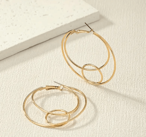 Kadın Gold Renk Üçlü Halka Küpe – 5.2 cm Modern Tasarım