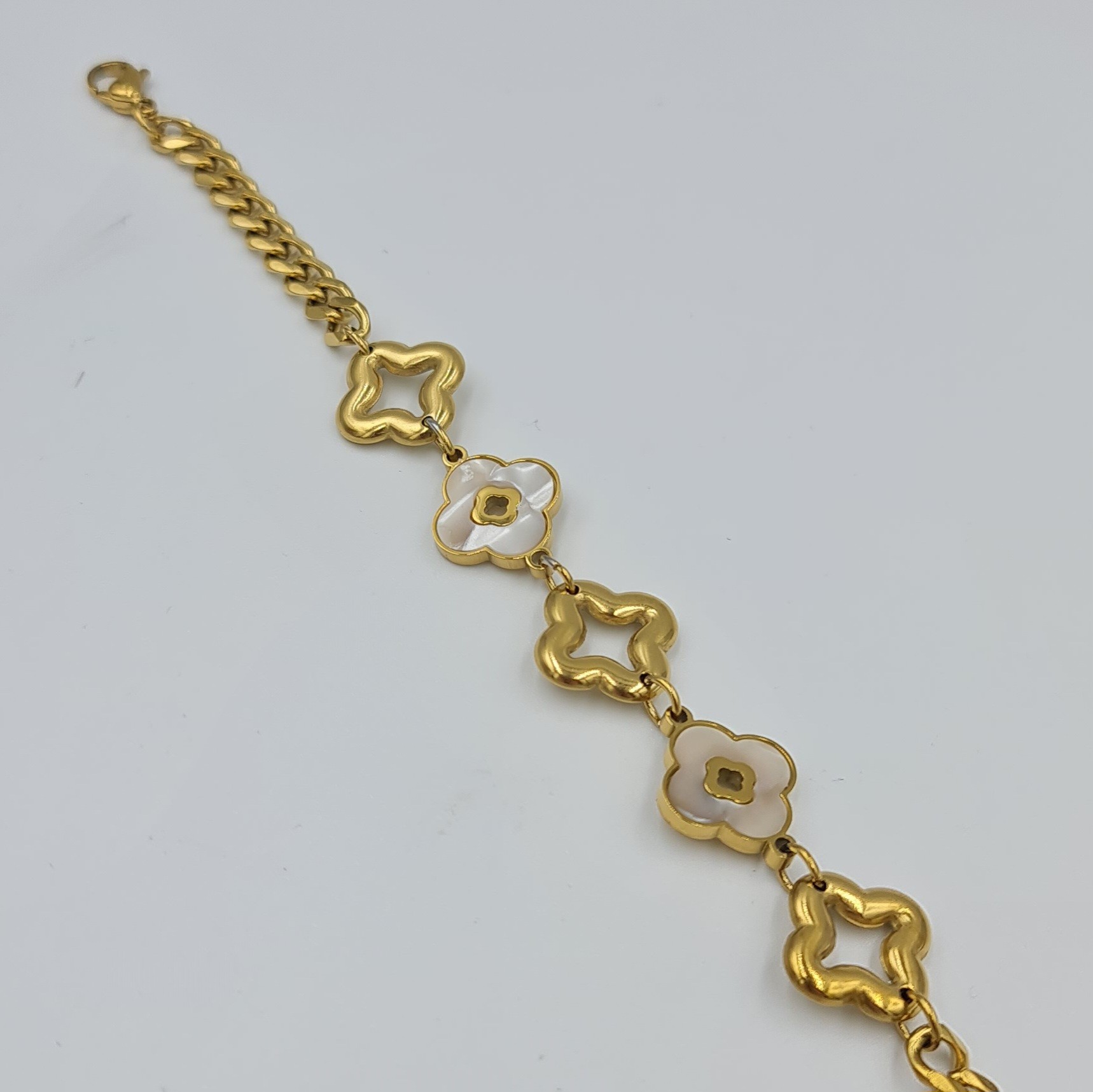 Gold Renk Çelik Çiçek Motifli Bileklik – Ayarlanabilir, 18+4,5 cm