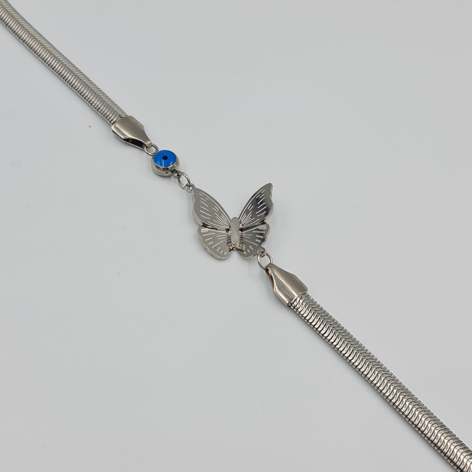 Kelebek Figürlü Gümüş Renk Çelik Bileklik – Nazar Detaylı, Ayarlanabilir Uzunluk (19+6 cm, 5 mm Zincir)