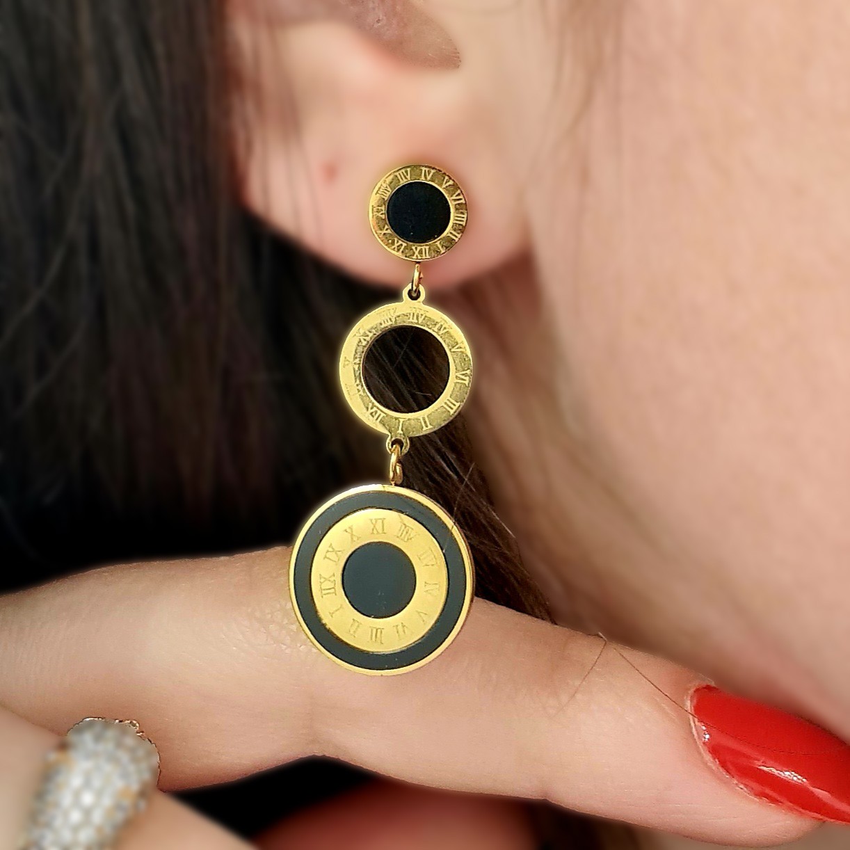 Roma Rakamlı Gold Detaylı Çelik Küpe – 4 cm, Zarif Modern Tasarım