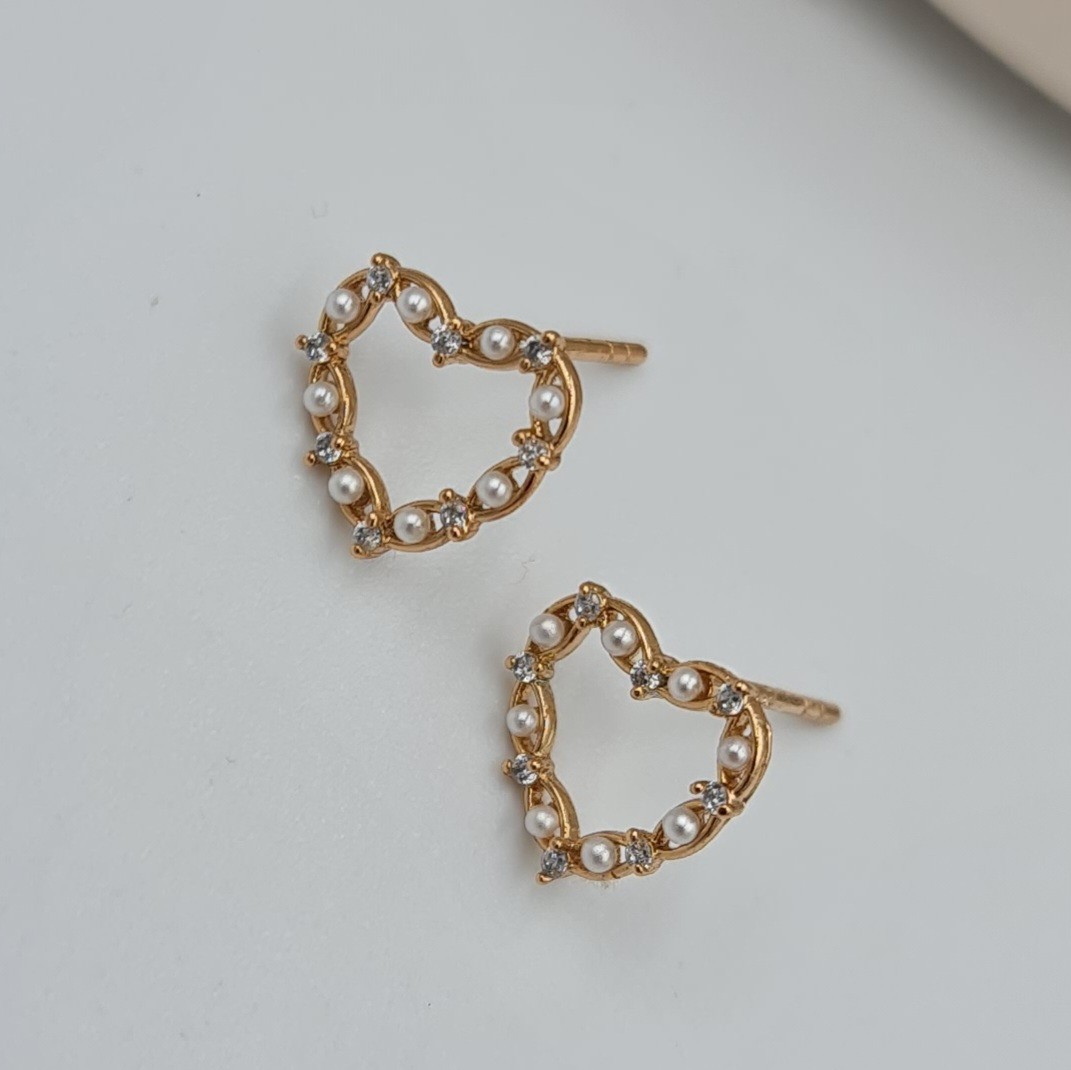 İnci ve Zirkon Taş Detaylı Kalp Küpe – Rose Gold, Xuping, Kararmaz, Suya Dayanıklı, 1 cm