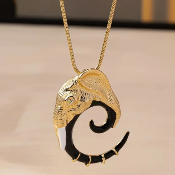 Gold Siyah Renk Detaylı Fil Model Tasarım Kolye