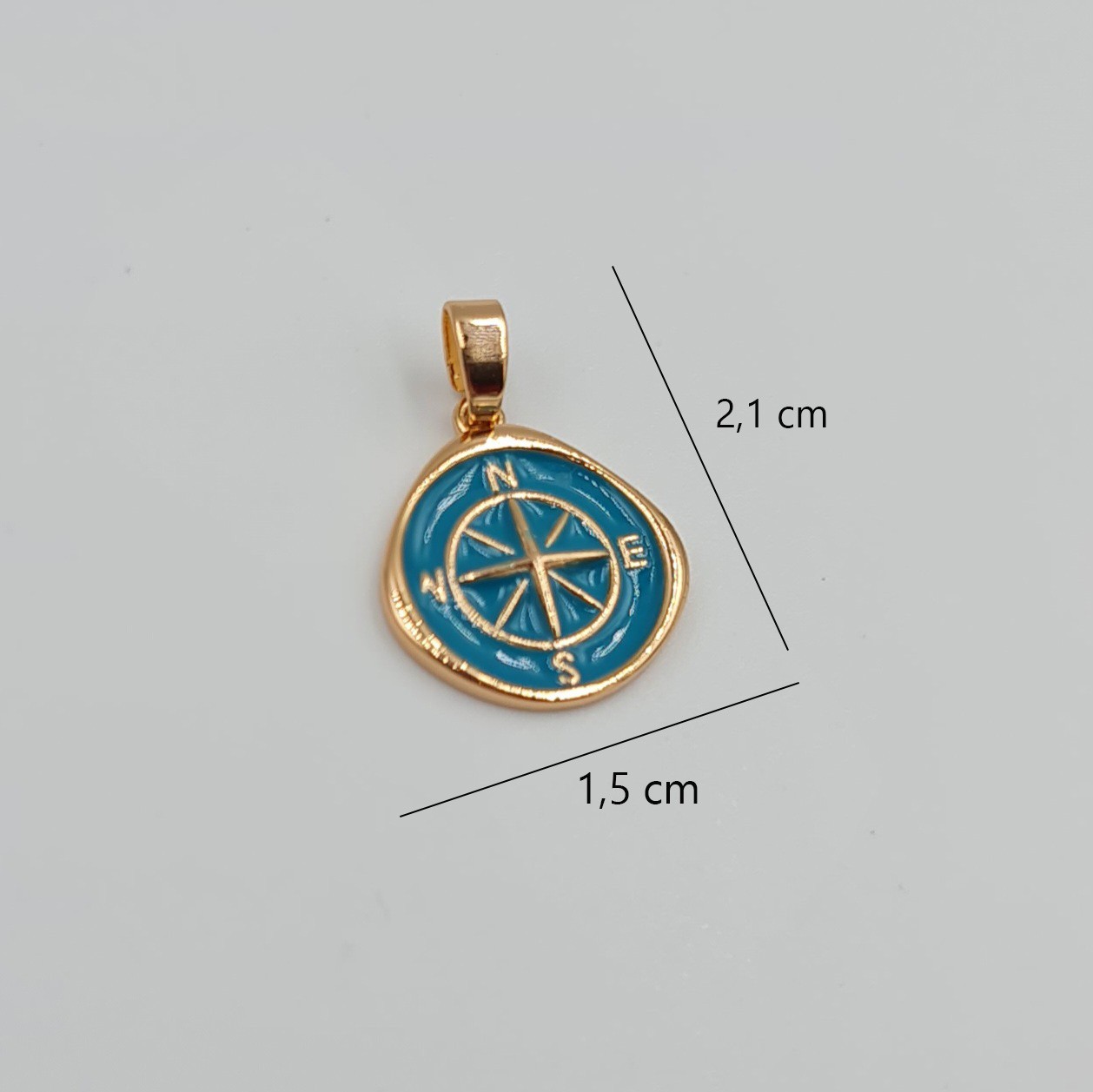 Pusula Figürlü Mineli Kolye Ucu – Rose Gold Xuping, Kararmaz, 3 mm Halka (2,1 x 1,5 cm)
