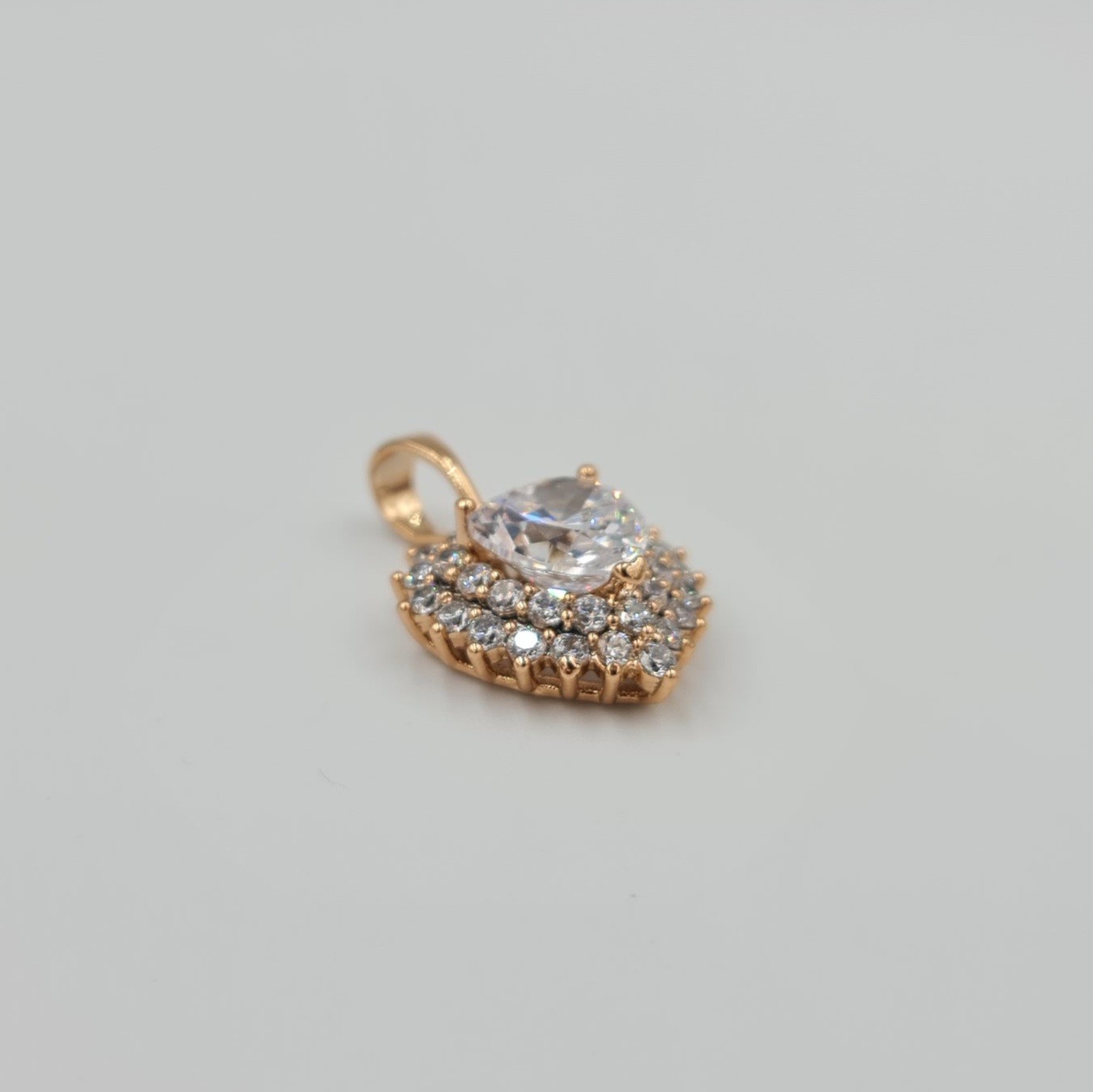Kalp Şekilli Taşlı Kolye Ucu – Rose Xuping, Işıltılı Zirkon Taşlı (2,1 x 1,5 cm)