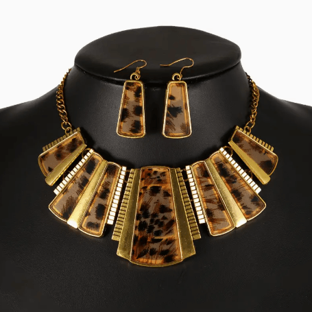 Leopar Desenli Gold Detaylı Şık Gösterişli Kadın Kolye Küpe Set