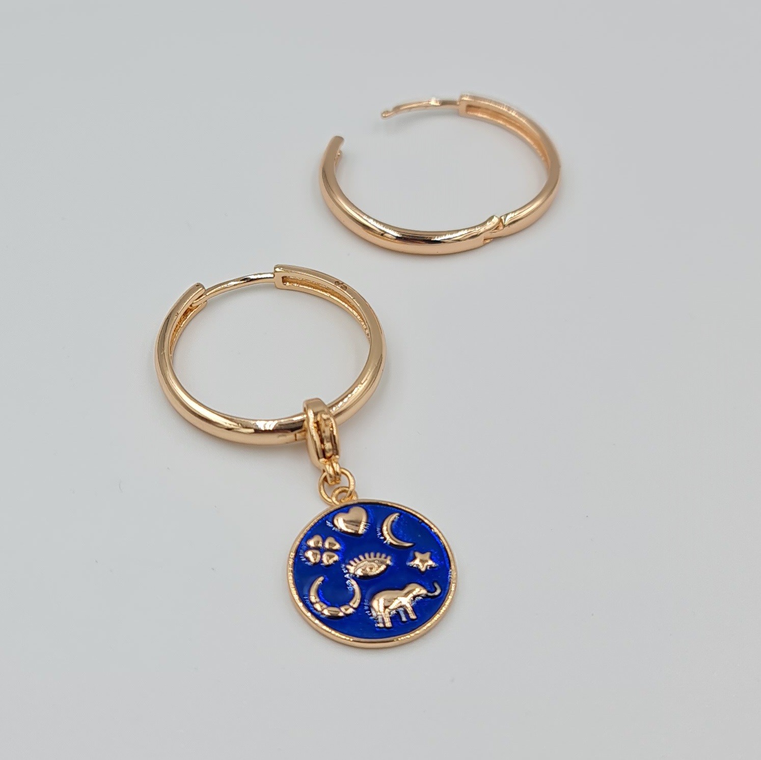 Şans Sembollü Charm Kolye Ucu – Rose Xuping, Lacivert Mineli, Çok Amaçlı Kullanım (3 x 1,7 cm)