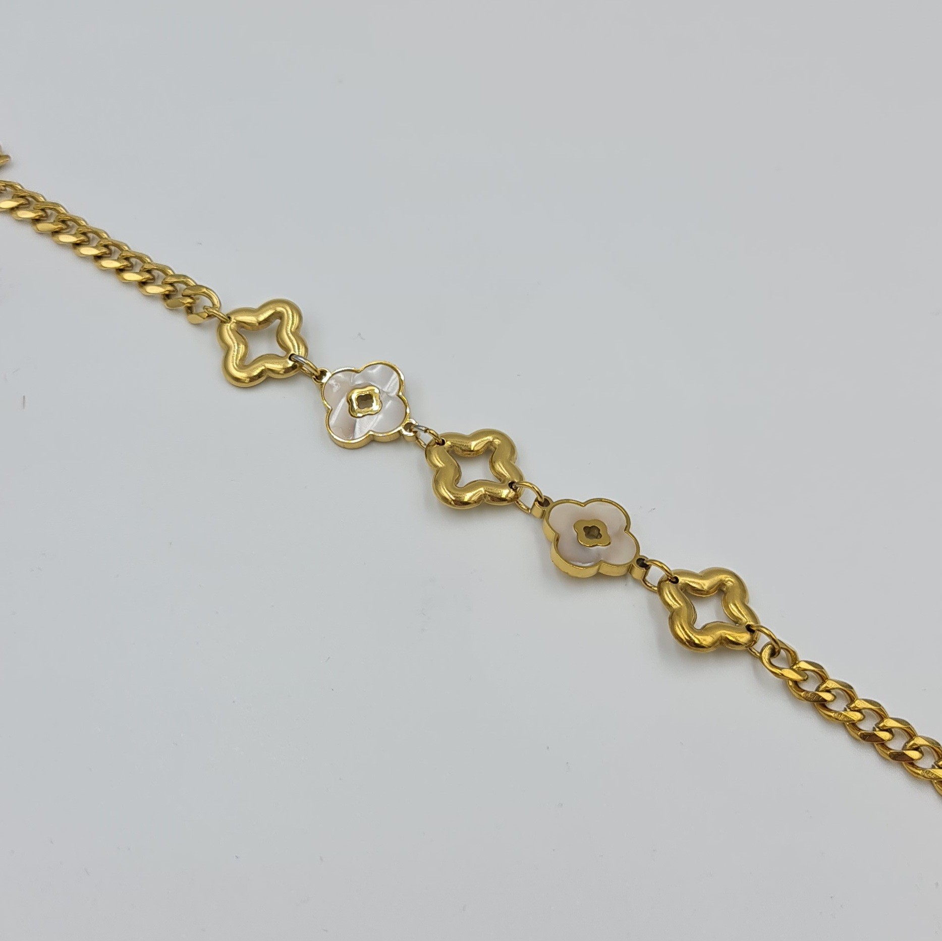 Gold Renk Çelik Çiçek Motifli Bileklik – Ayarlanabilir, 18+4,5 cm