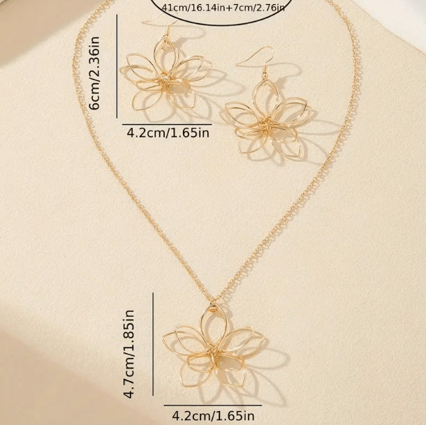 Gold Çiçek Objeli Kolye Sallantılı Küpe Set