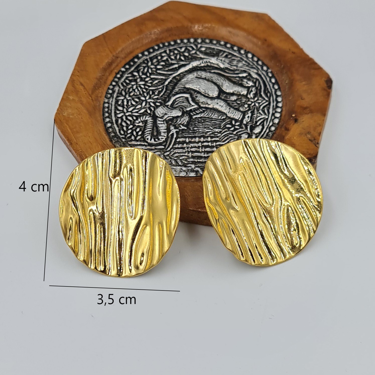 Gold Dokulu Yuvarlak Formlu Plaka Çivi Küpe