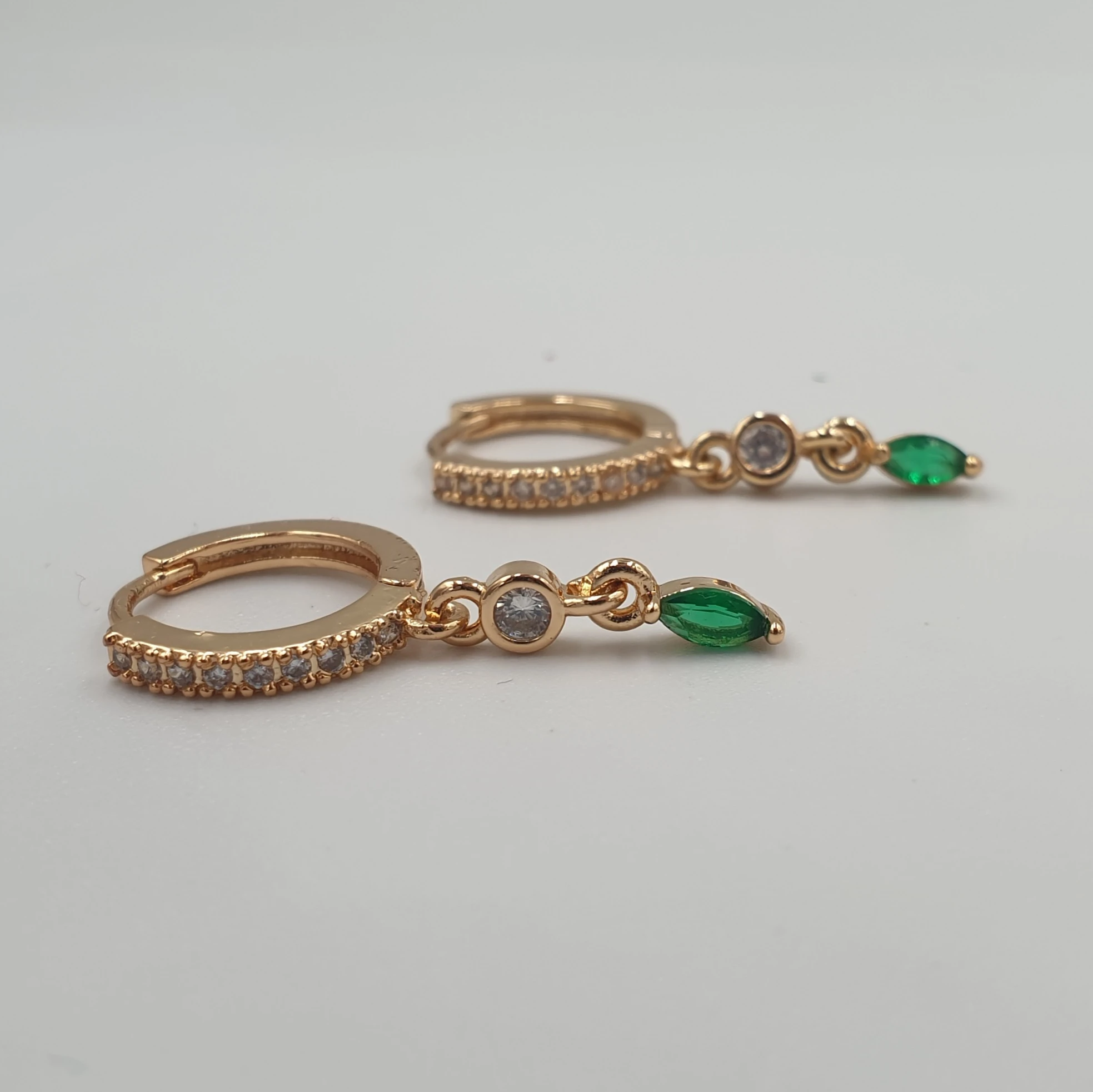 Xuping Yeşil Zirkon Taş Detaylı Sallantılı Xuping Küpe - Kararmaz (3 cm)