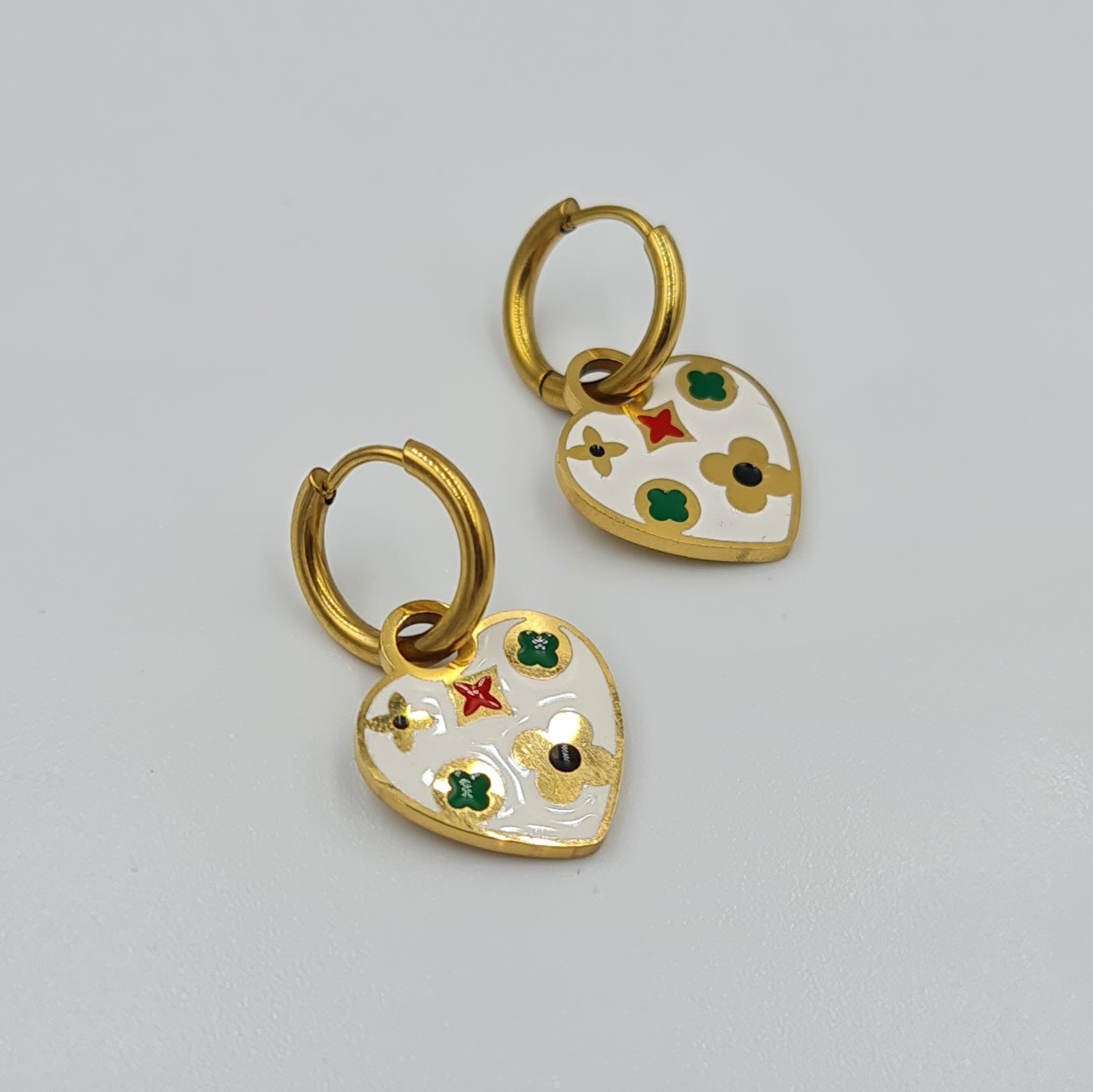 Renkli Mineli Kalp Figürlü Gold Halka Küpe – Çelik, 2.9 cm, Kararmaz, Sallantılı