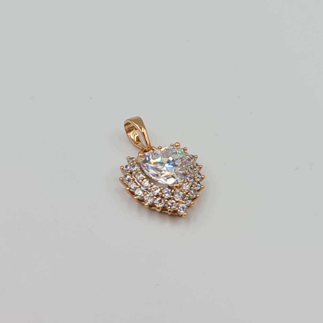 Kalp Şekilli Taşlı Kolye Ucu – Rose Xuping, Işıltılı Zirkon Taşlı (2,1 x 1,5 cm)