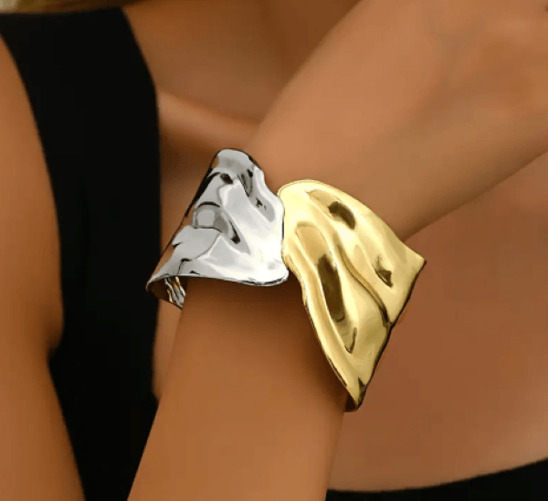Kadın Gold & Silver Renkli Bileklik – Dalgalı Yüzeyli Geniş Manşet Model Kelepçe