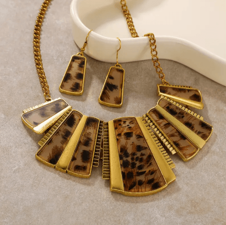 Leopar Desenli Gold Detaylı Şık Gösterişli Kadın Kolye Küpe Set