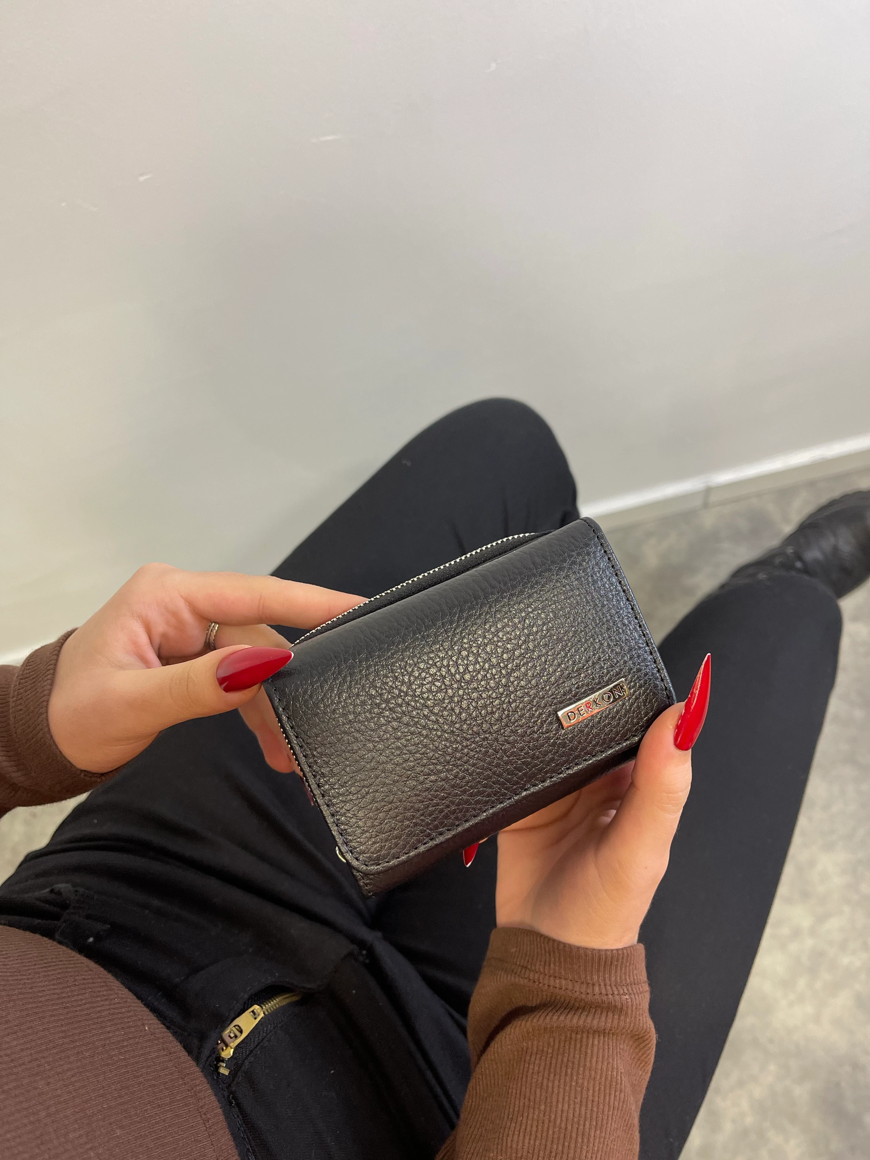 Her Çantaya Sığabilecek Ufak Kullanışlı Hakiki Deri Bayan Cüzdanı - siyah