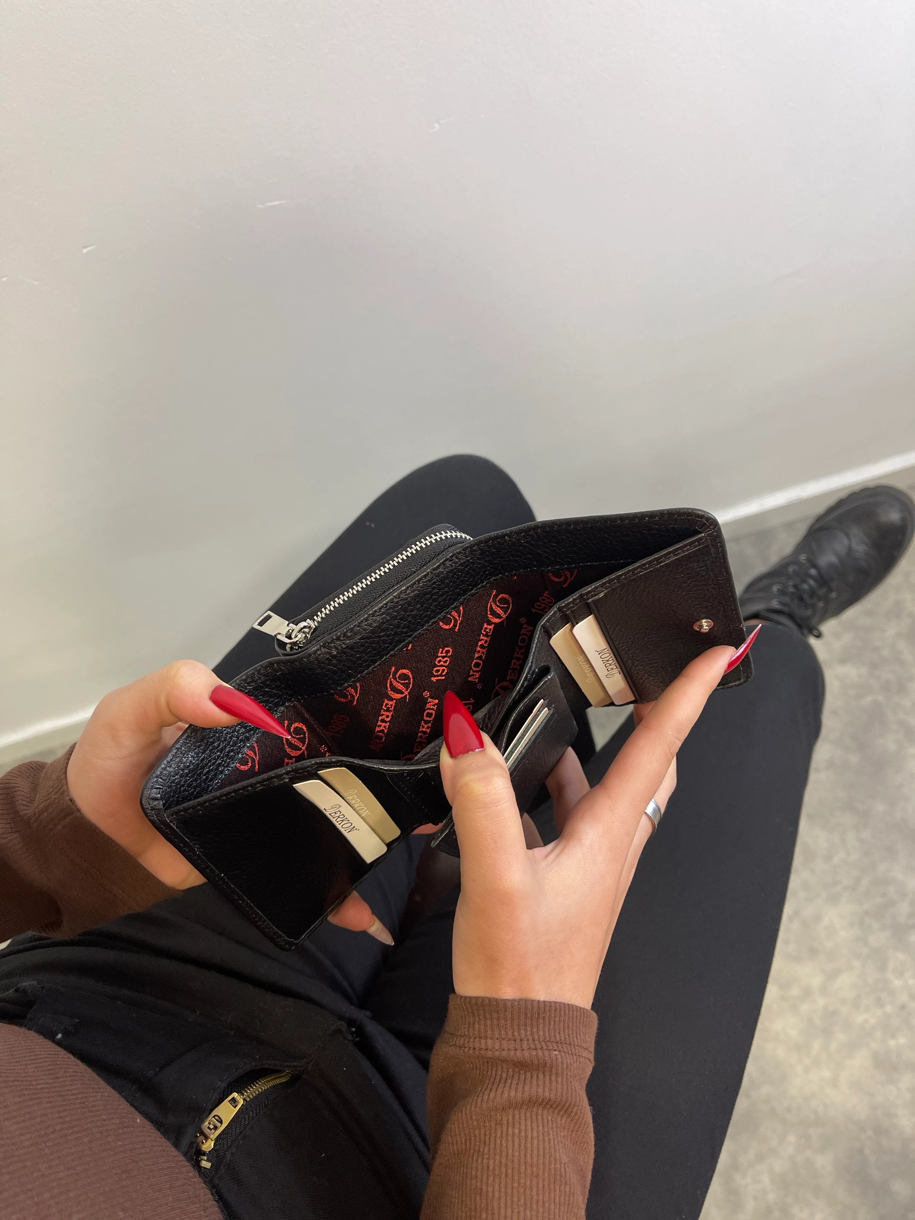 Her Çantaya Sığabilecek Ufak Kullanışlı Hakiki Deri Bayan Cüzdanı