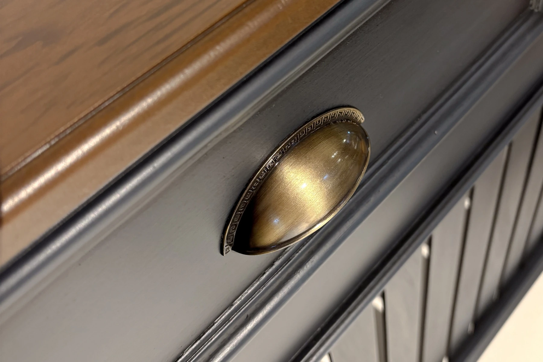 Verona Çekmeceli Petek Kaplama Dresuar – Ahşap Üst Tablalı Dekoratif Petek Önü Mobilya