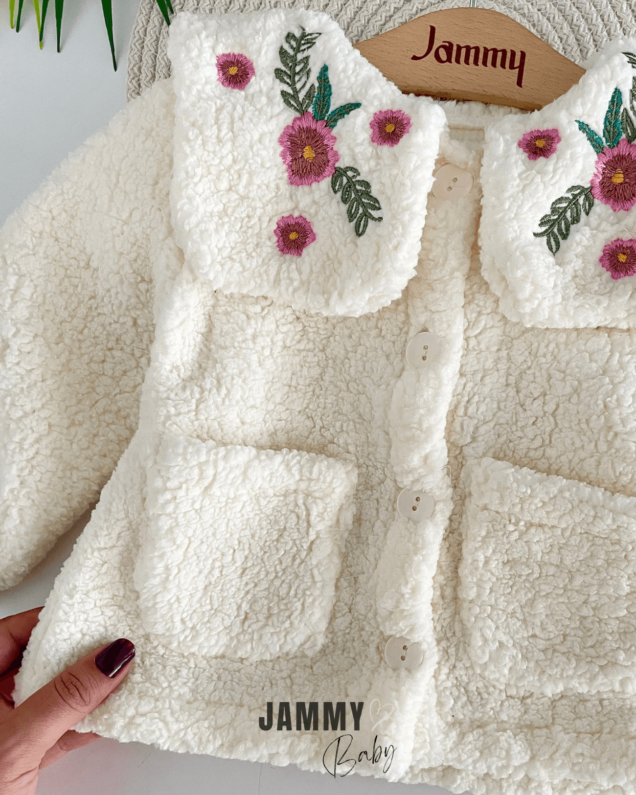 Elina Kare Yaka Çiçek İşlemeli Peluş Ceket-KREM