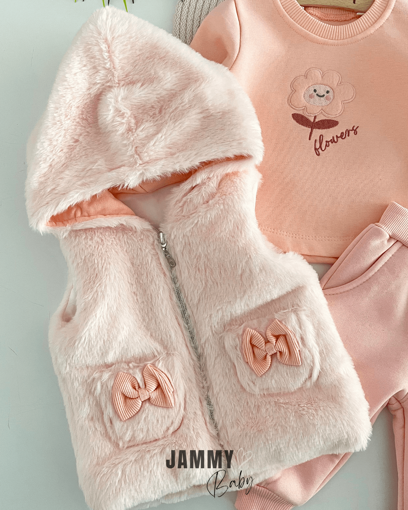 Peluş Fiyonk Detaylı Yelekli 3 İplik Takım-SOMON