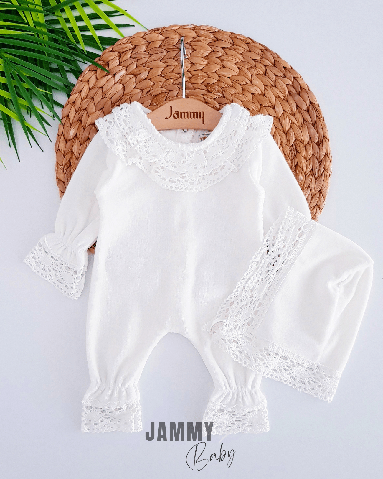 Berry Dantel Detay Laura Şapkalı Kadife Tulum Set-BEYAZ