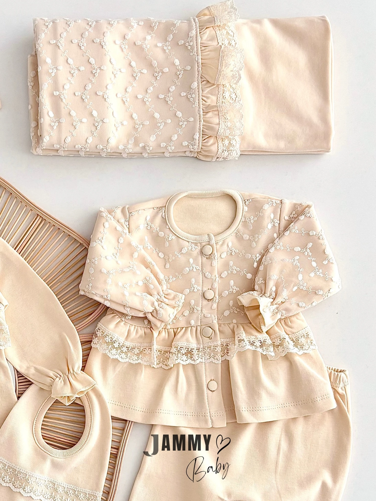 Jessica Pıtırcık Dantelli 10 Parça Yenidoğan Set-KREM