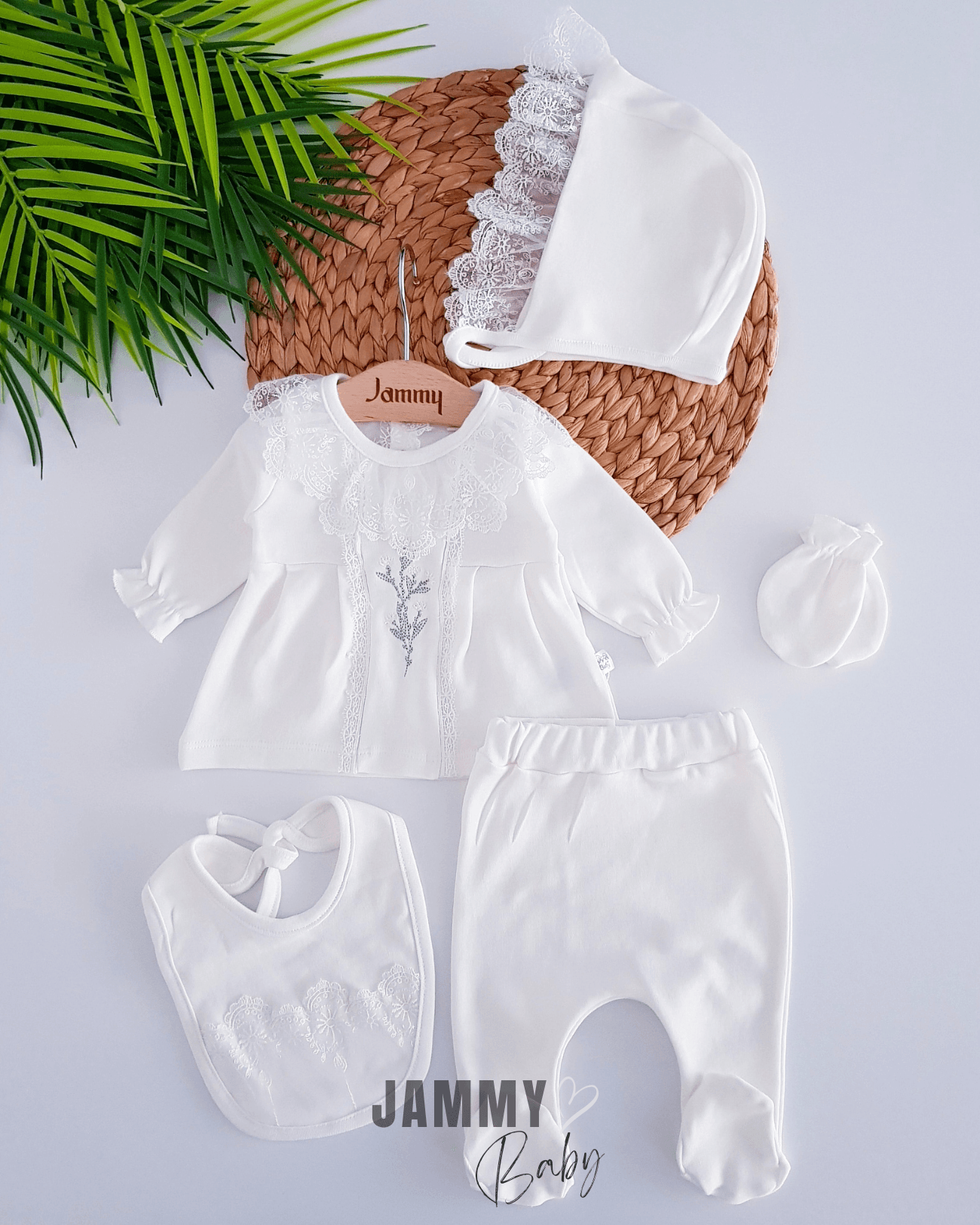 Floral Lace Laura Şapkalı 5 Parça Yenidoğan Set-EKRU