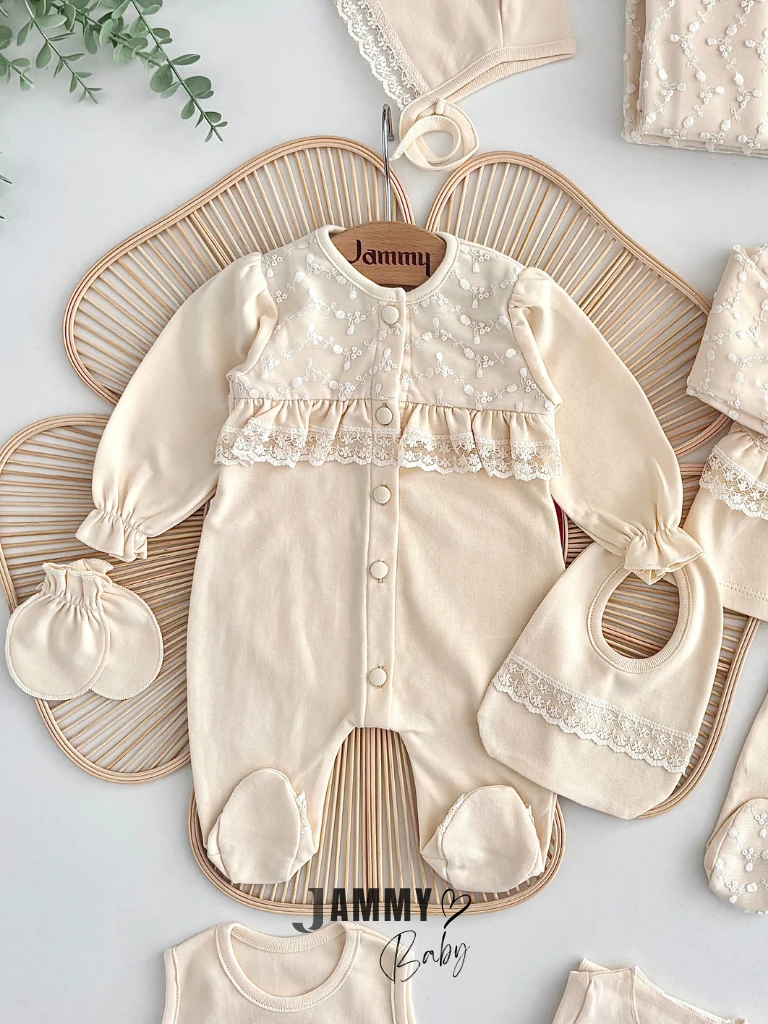 Jessica Pıtırcık Dantelli 10 Parça Yenidoğan Set-KREM