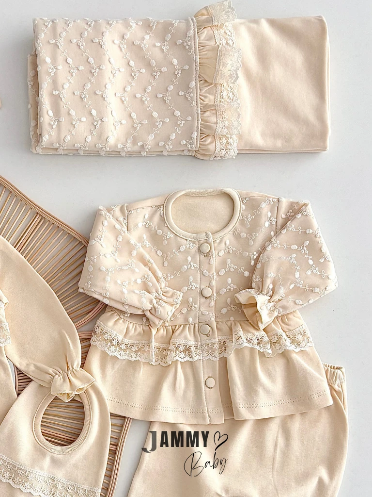 Jessica Pıtırcık Dantelli 10 Parça Yenidoğan Set-KREM