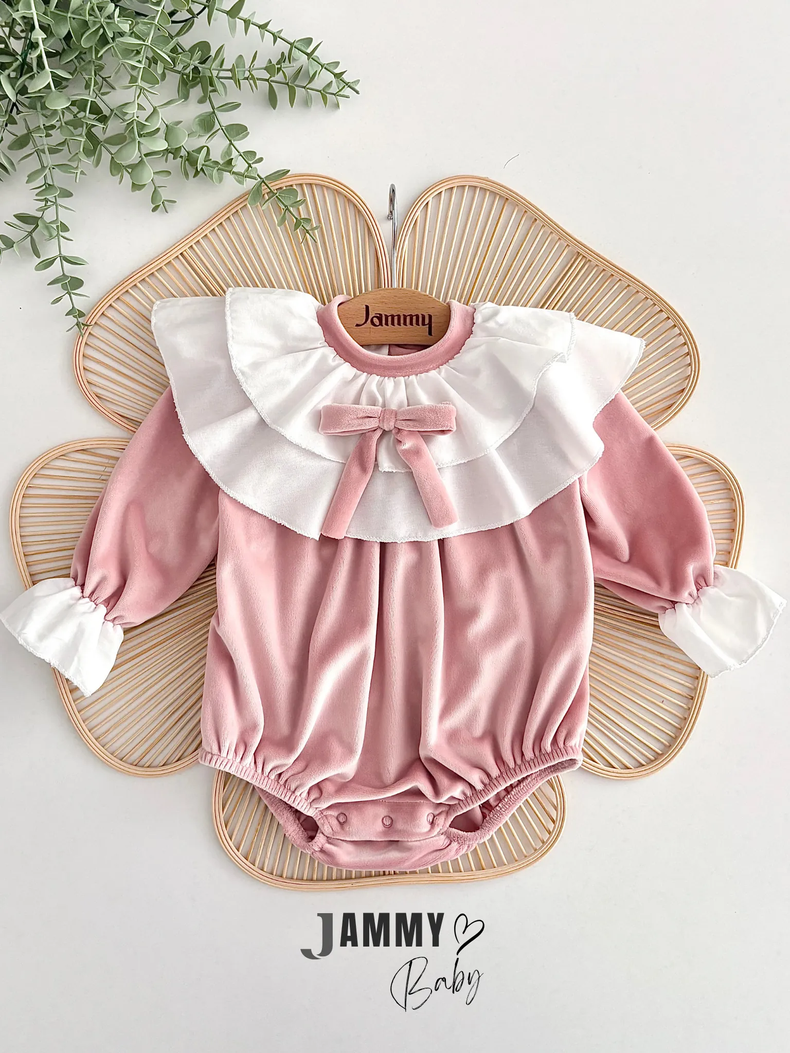 Briella Kat Kat Volan Yakalı Fiyonklu Parlak Yumuşacık Kadife Romper-PUDRA