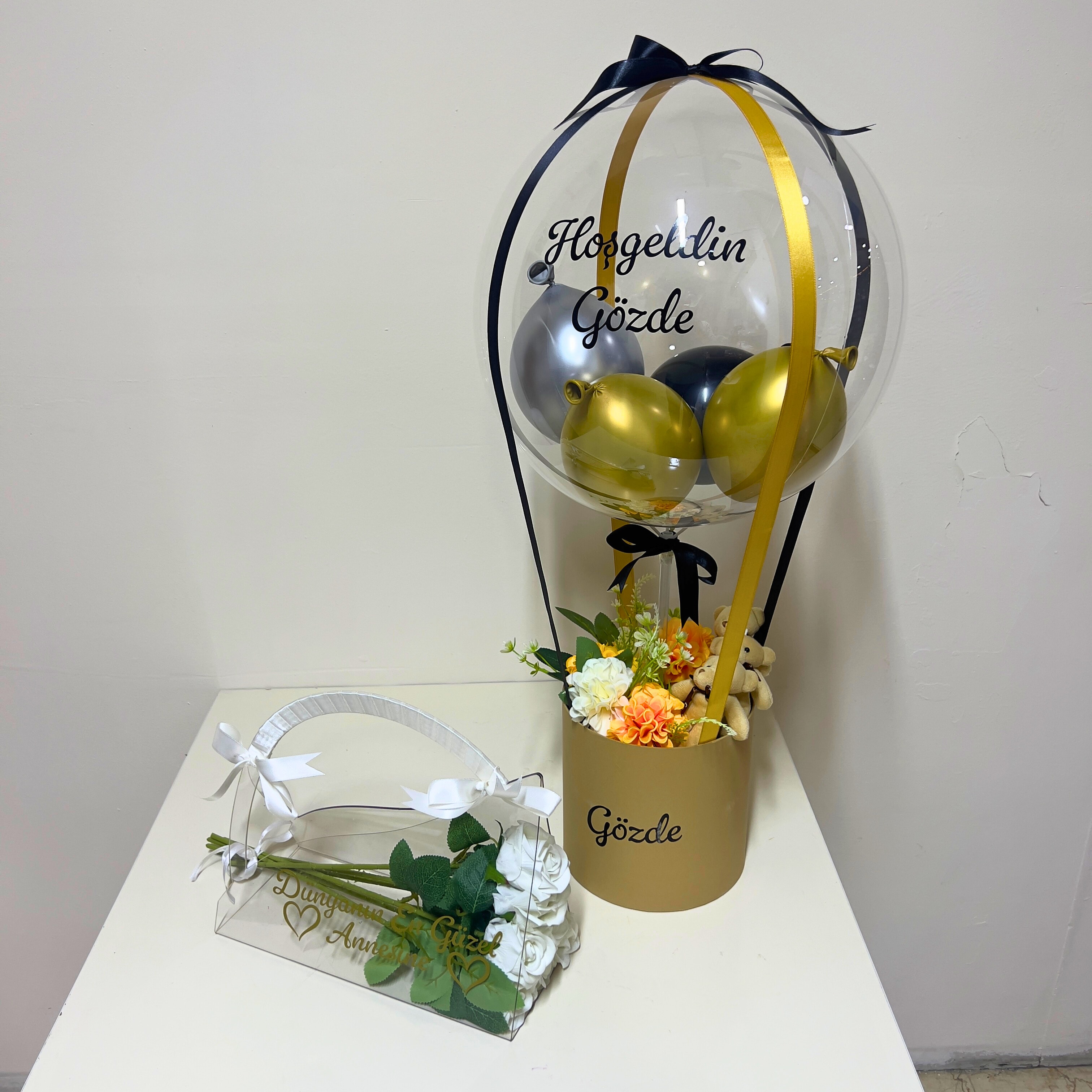 Kraft Balon Kutusu Pleksi Çantada 7 Adet Beyaz Gül