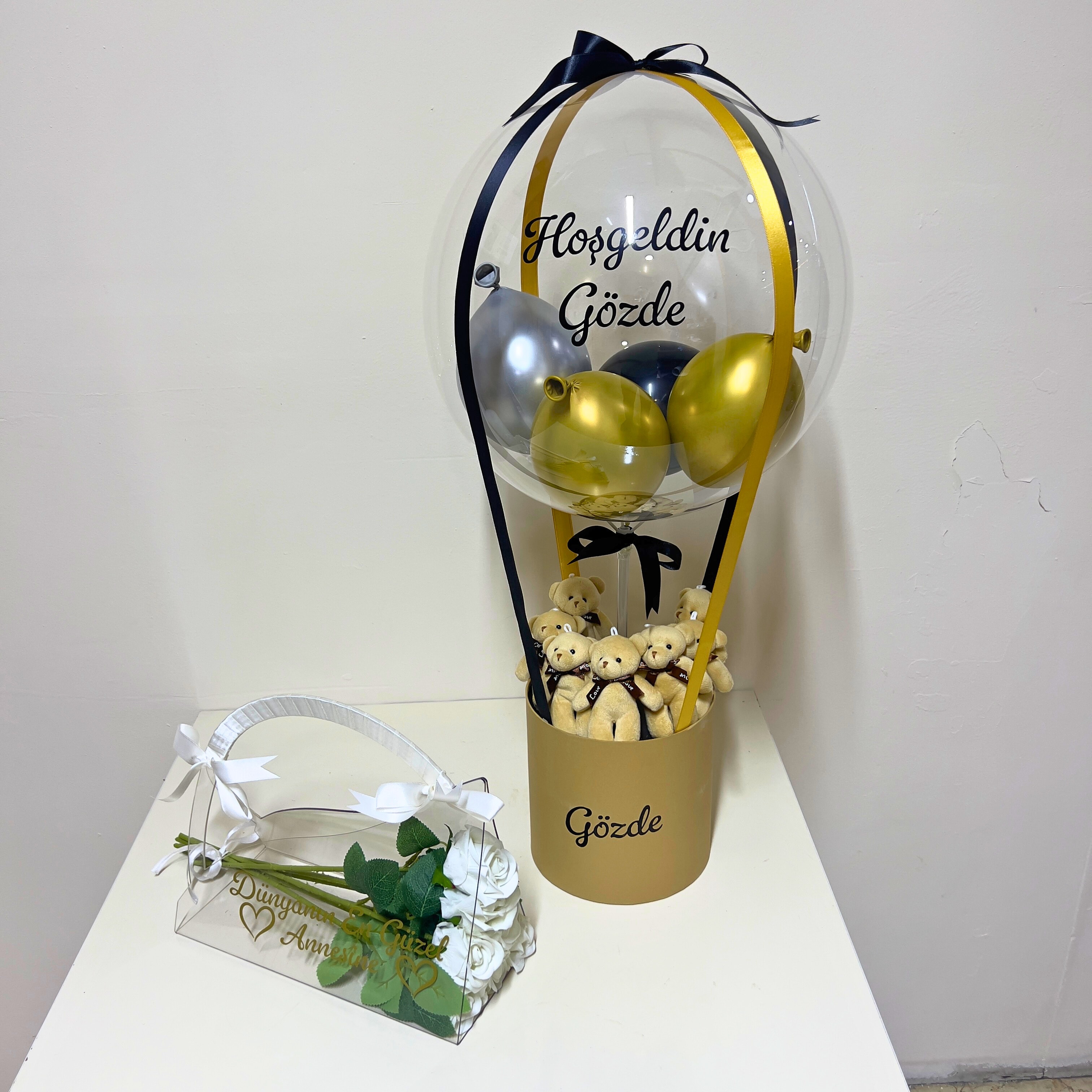 Yenidoğan Ayıcıklı Kraft Hediyesi Balon Kutusu ve Pleksi Çanta 7 Adet Beyaz Gül