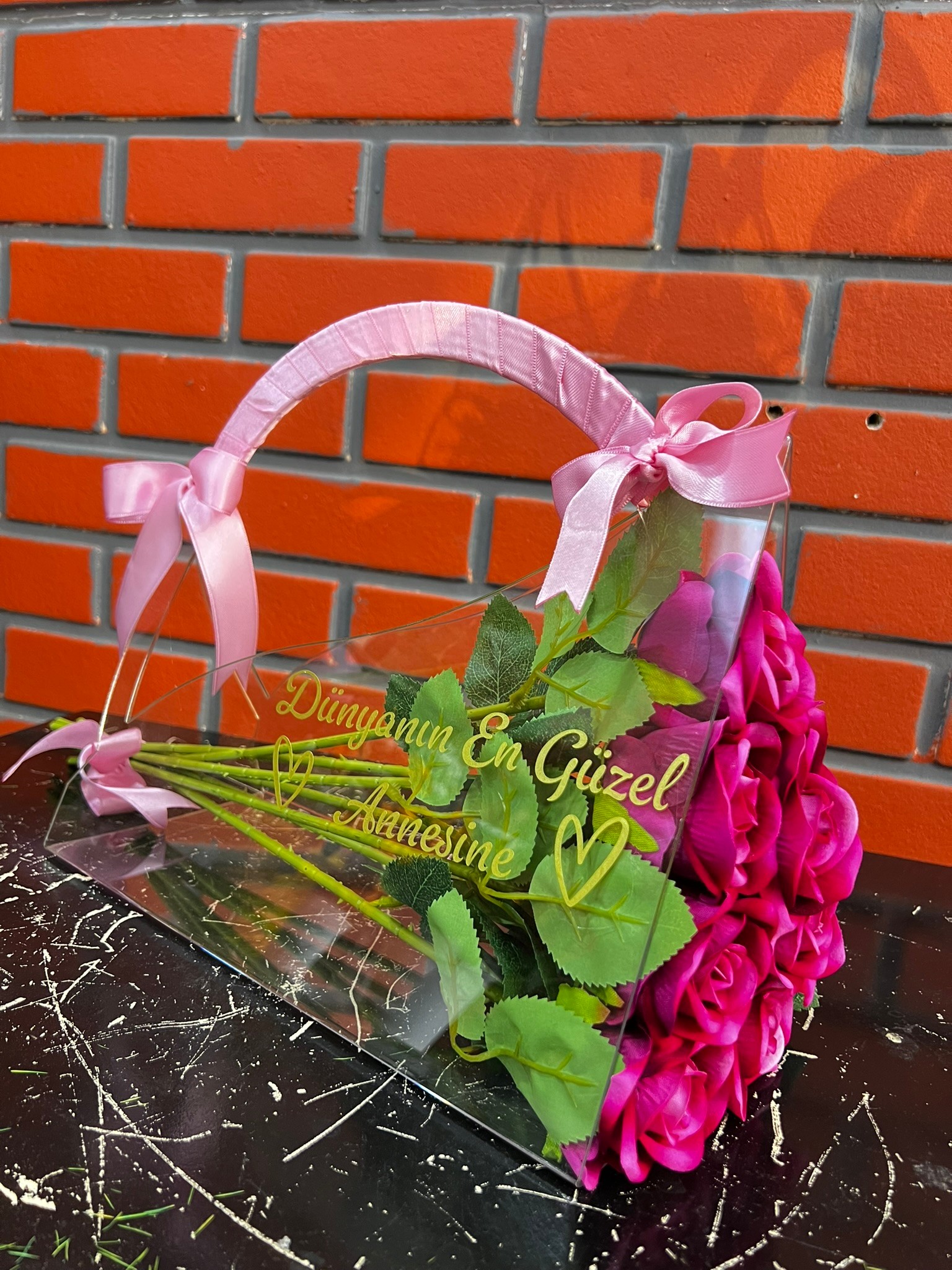 Pleksi Çantada 7 Adet Yapay Pembe Gül