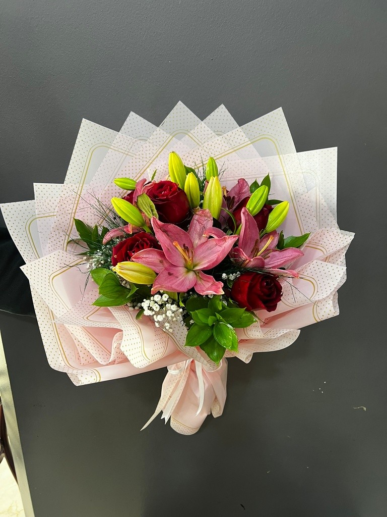 Pembe Lilyum ve Kırmızı Gül Buketi