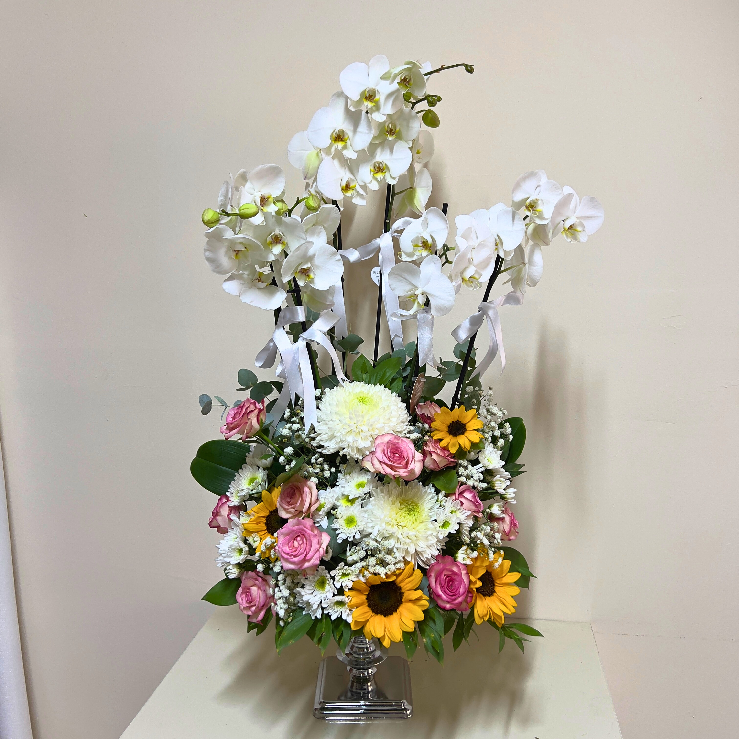 6 Dal Beyaz Orkide Ayaklı Gümüş Renk Vazo 