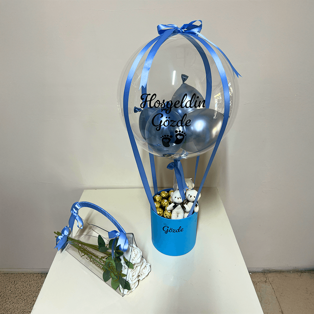 Yenidoğan Ayıcıklı Çikolata Erkek Bebek Hediyesi Balon Kutusu ve Pleksi Çanta 7 Adet Beyaz Gül