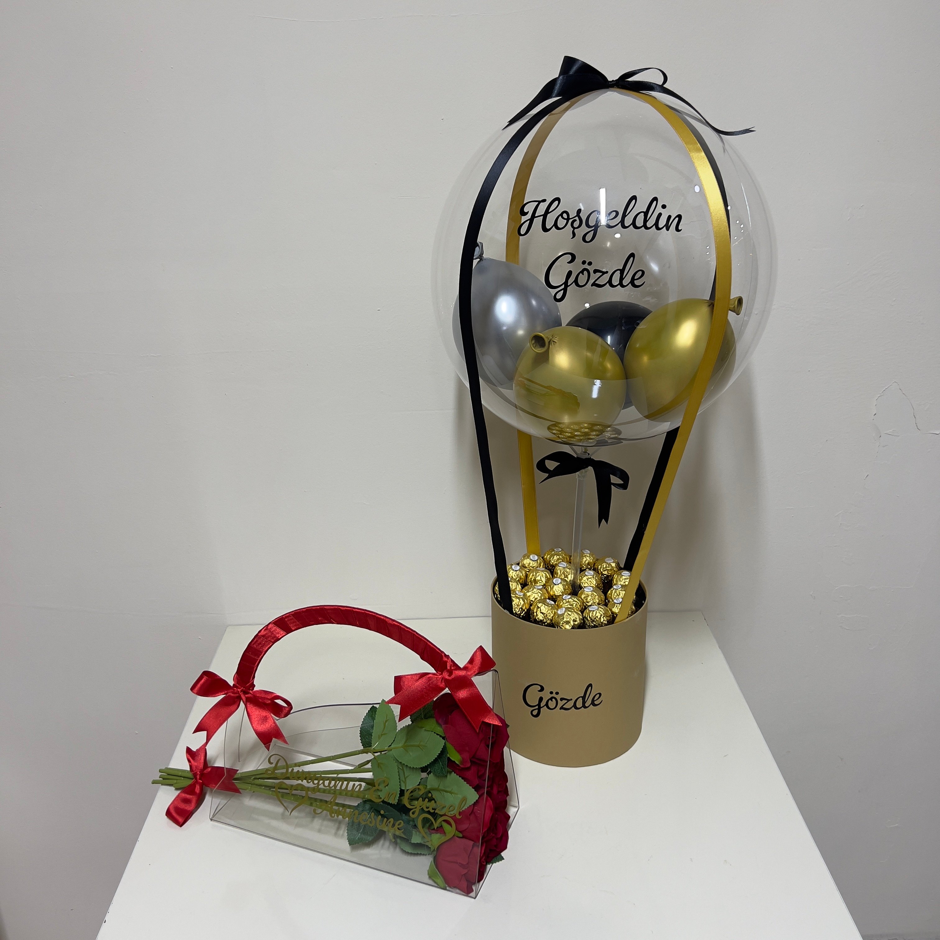 Yenidoğan Çikolatalı Kraft Hediyesi Balon Kutusu ve Pleksi Çanta 7 Adet Kırmızı Gül