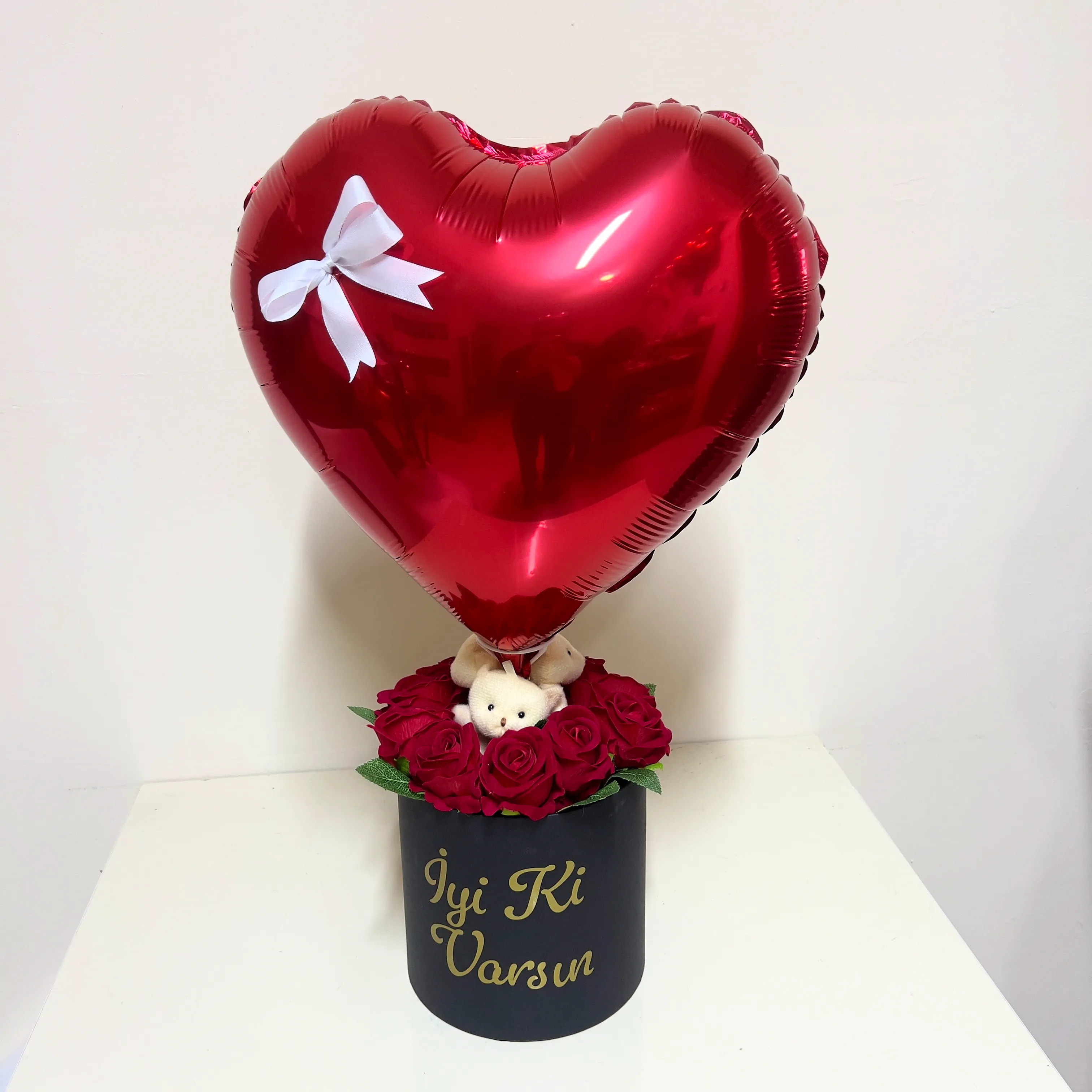 Kalp Balonlu Ayıcıklı Siyah Kutu