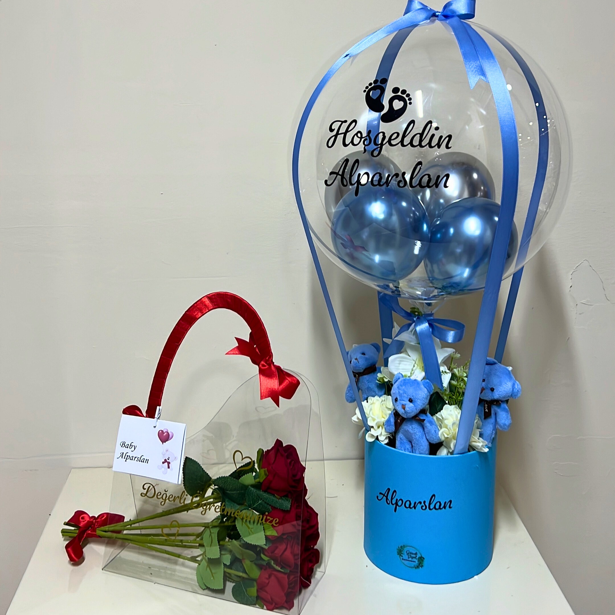 Erkek Bebek Balon Kutusu 7 Adet Kırmızı Gül