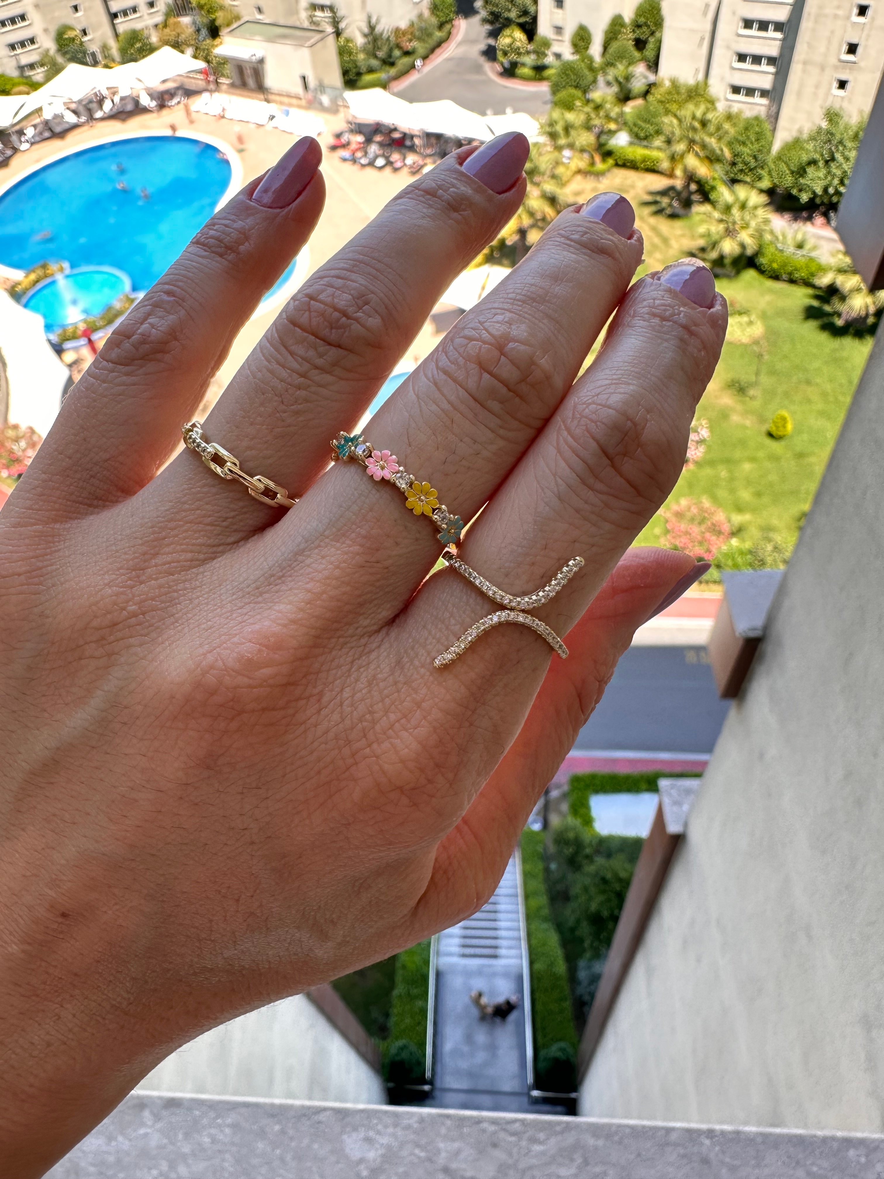 Özel seri zirkon taşlı zincir model yüzük gold