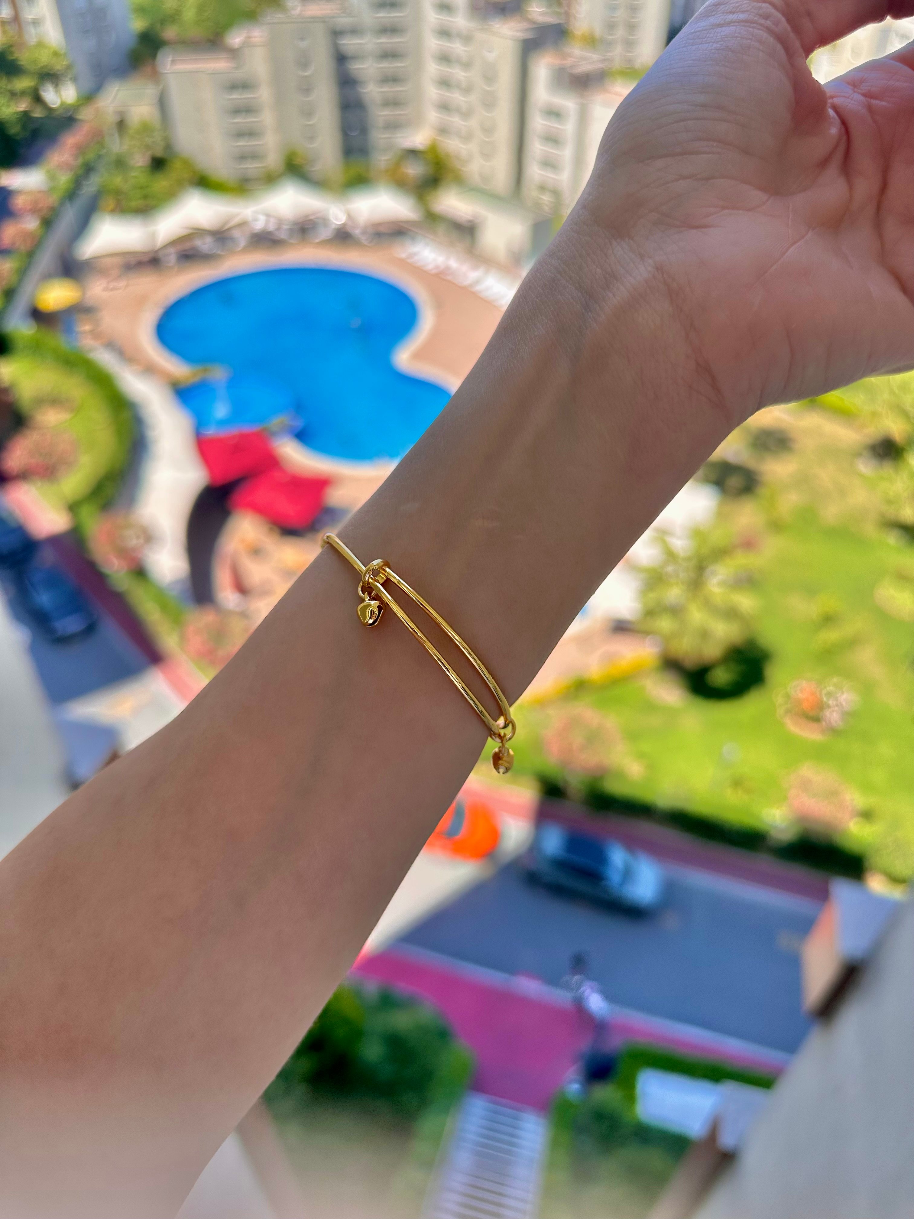 Dorika model charmlı çelik bilezik gold