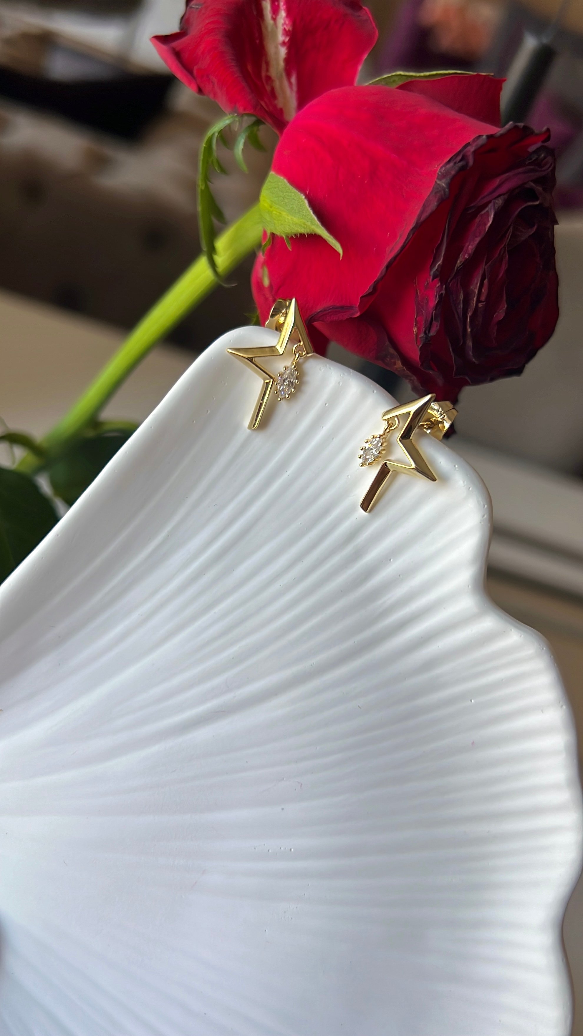 Özel seri zirkon taşlı yıldız küpe gold