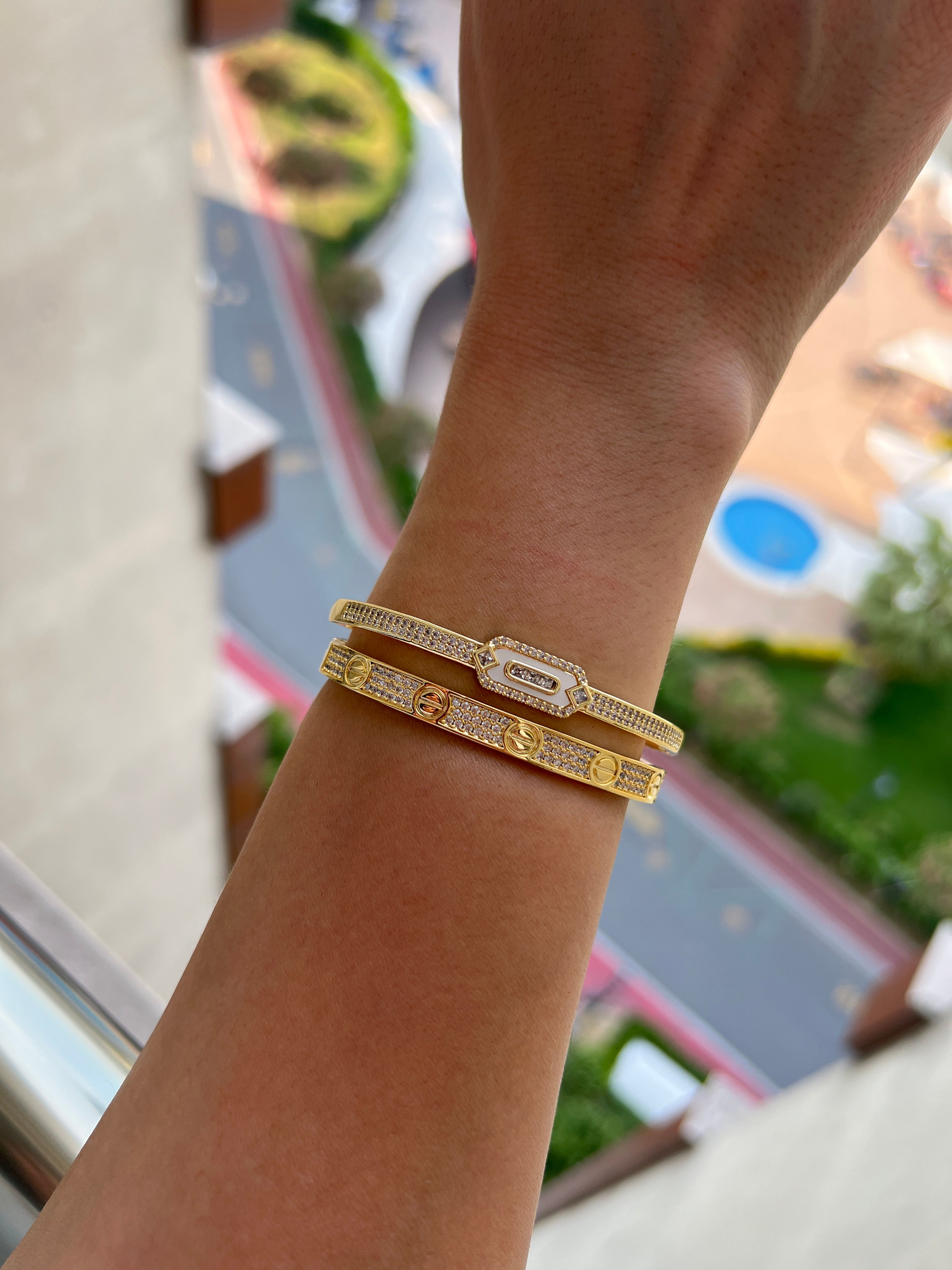 Premium seri crt model zirkon taşlı kelepçe gold